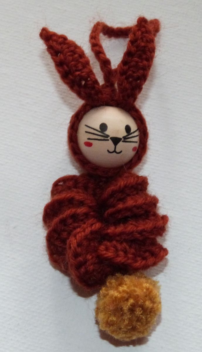 Blog-Inhaltsbild für 'Glückshäschen häkeln, kostenlose Anleitung (Fotos für Linkshänder*innen)'