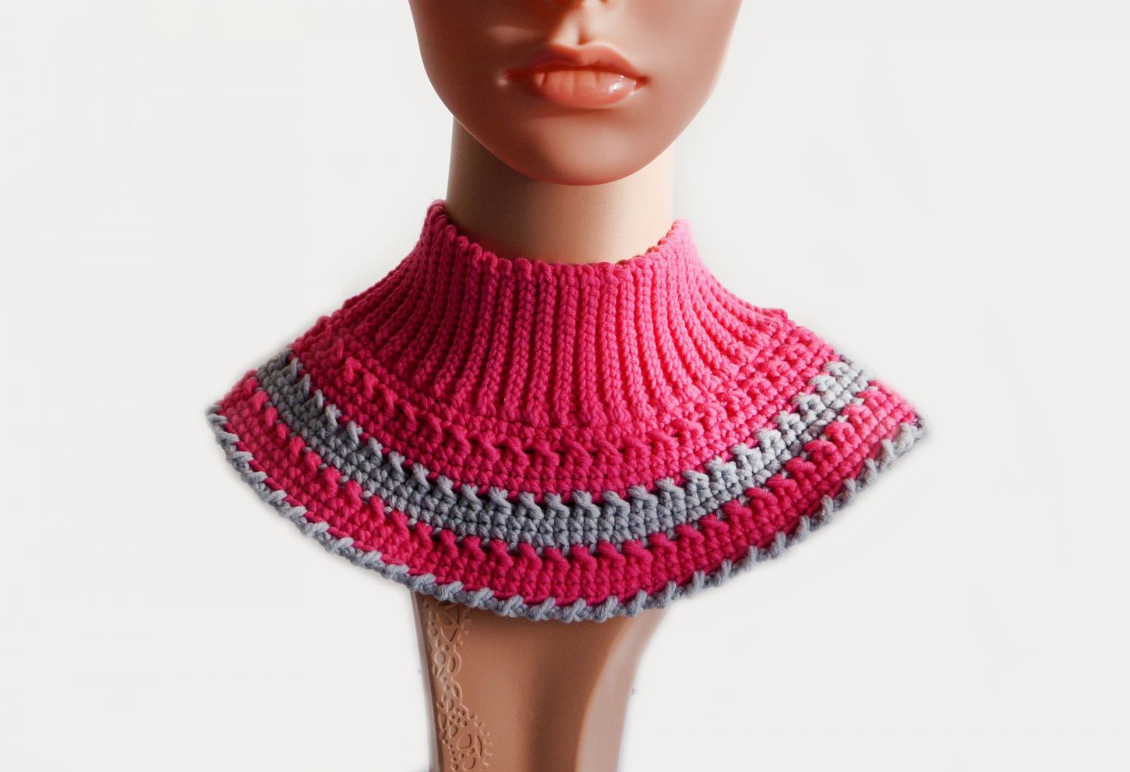 Free crochet pattern cowl neck+wristwarmers