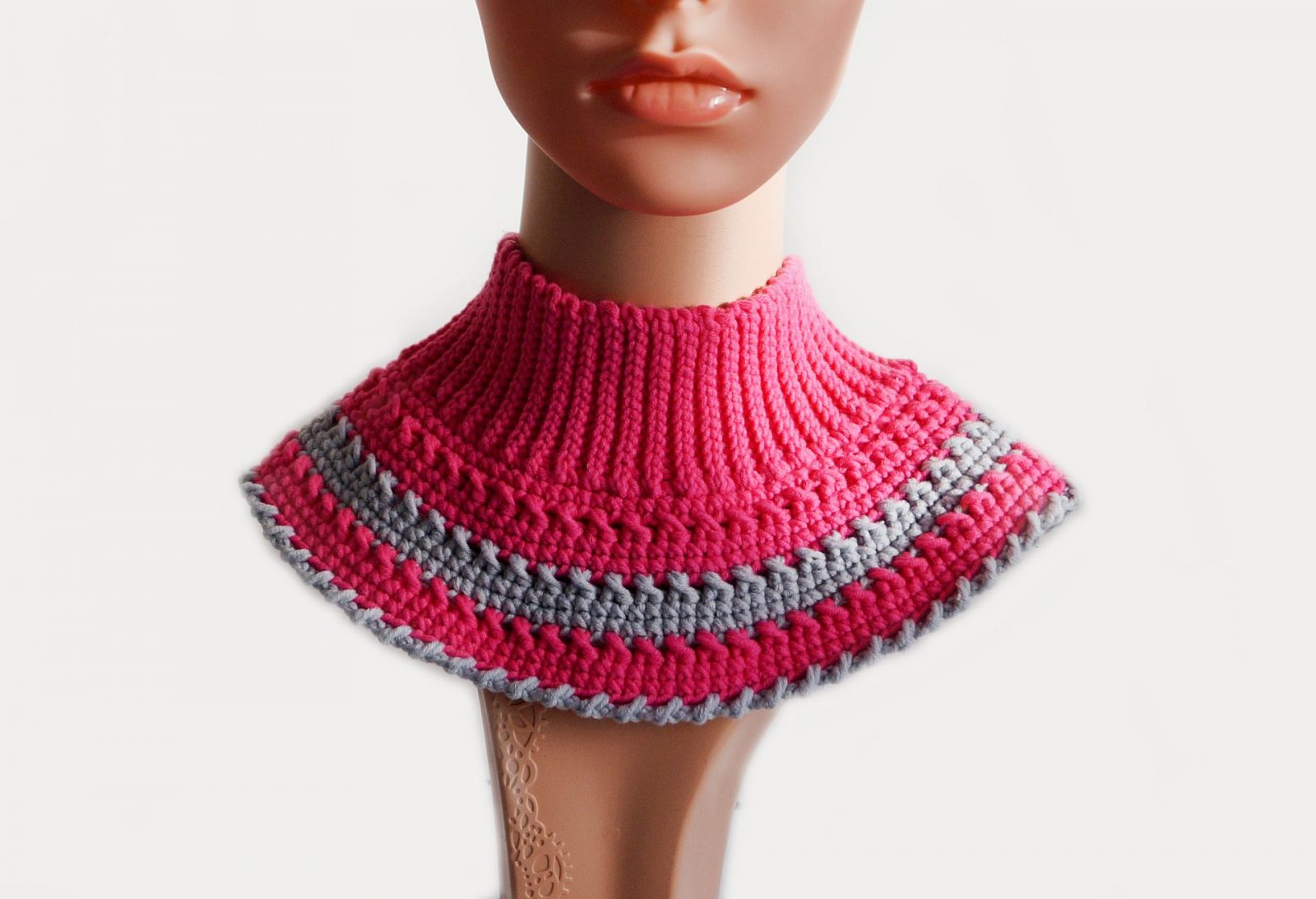 Free crochet pattern cowl neck+wristwarmers Free crochet pattern cowl neck+wristwarmers