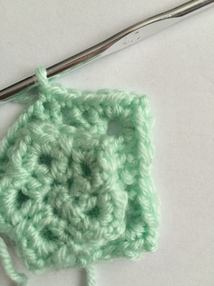 Blog-Inhaltsbild für 'Hübsche Eisblüte, kostenlose Häkelanleitung'