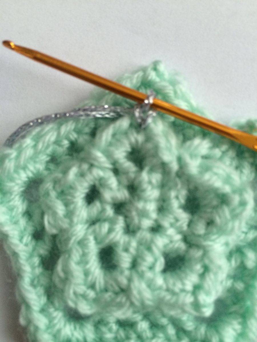 Blog-Inhaltsbild für 'Hübsche Eisblüte, kostenlose Häkelanleitung'