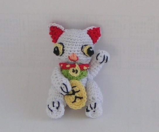 Häkelanleitung Maneki neko Winkekatze gratis