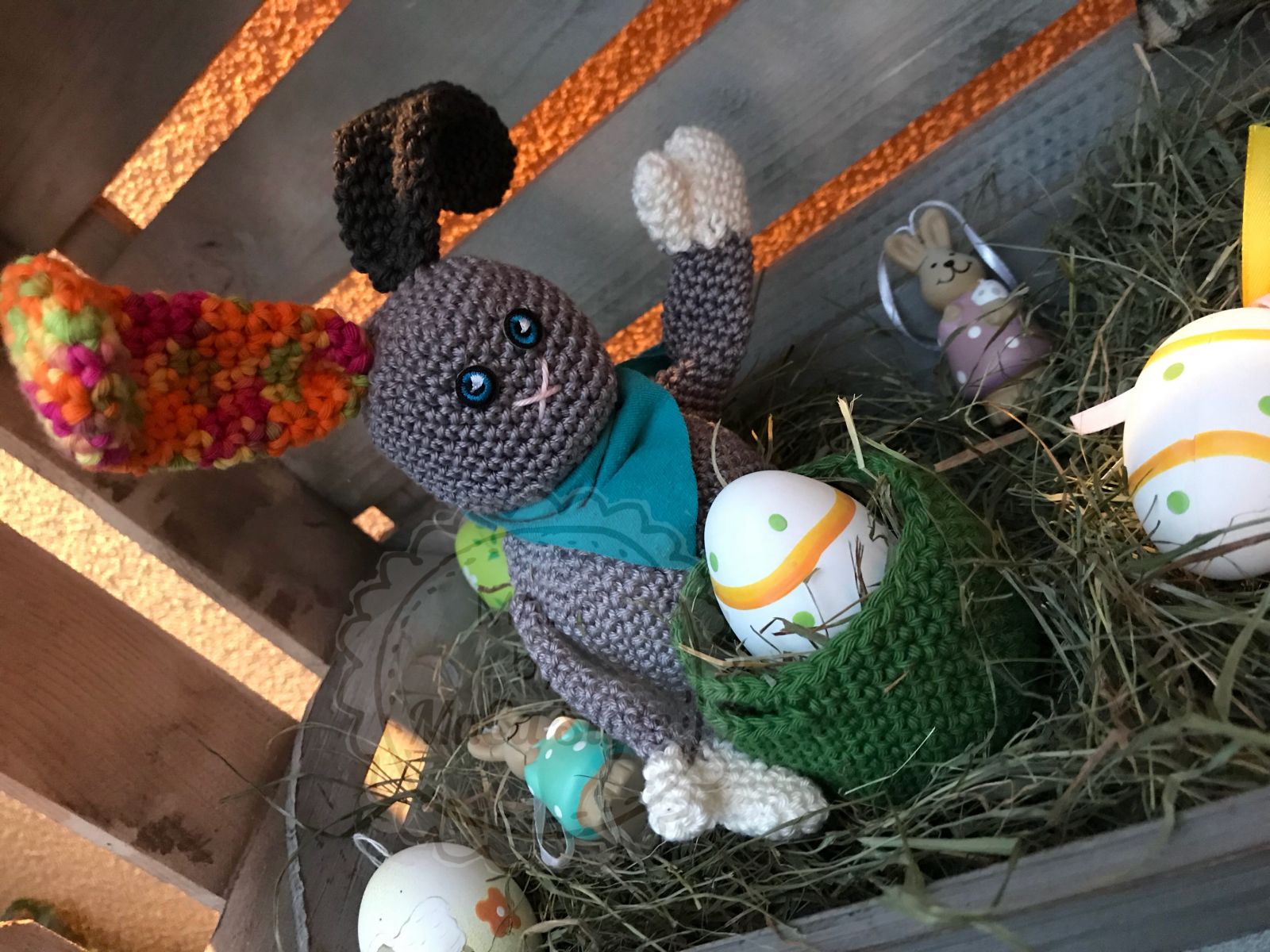 Hase mit Korb häkeln Hase mit Korb häkeln