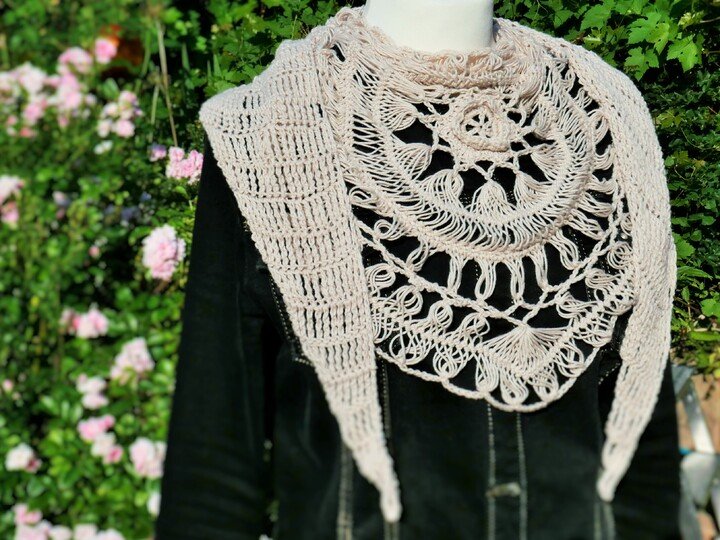 Blog-Inhaltsbild für 'Zeit für ein Comeback: Gabelhäkeln – eine fast vergessene Technik, die mein Herz im Sturm erobert hat'