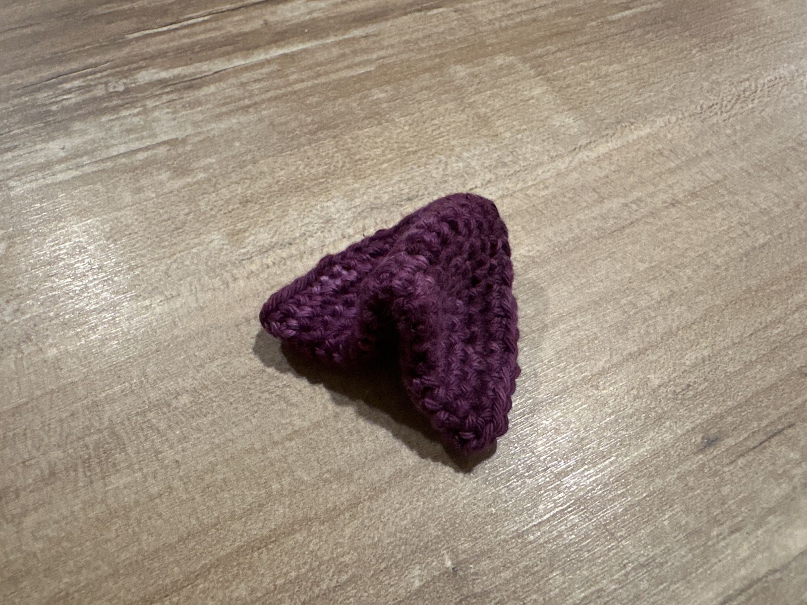 Blog-Inhaltsbild für 'Kleine gehäkelte Tischdeko für Silvester - Glückskekse mit Wunschzettel & schlichte Besteckhalter mit Hufeisen'