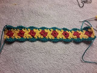 Blog-Inhaltsbild für 'Kostenlose Anleitung Schlüsselanhänger (oder Armband) aus Granny Squares'