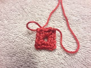 Blog-Inhaltsbild für 'Kostenlose Anleitung Schlüsselanhänger (oder Armband) aus Granny Squares'