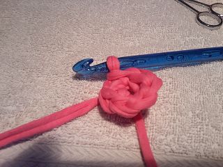 Blog-Inhaltsbild für 'Kostenlose Häkelanleitung ,Einfache Eierbecher aus Textilgarn'