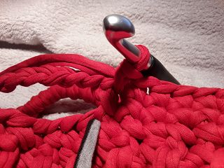 Blog-Inhaltsbild für 'Kostenlose Anleitung für eine Tasche gehäkelt // Textilgarn //Zpaghetti'