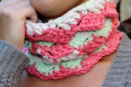 kostenlose Anleitung für einen Kurz-Loop im Kreuzschaffur-Muster