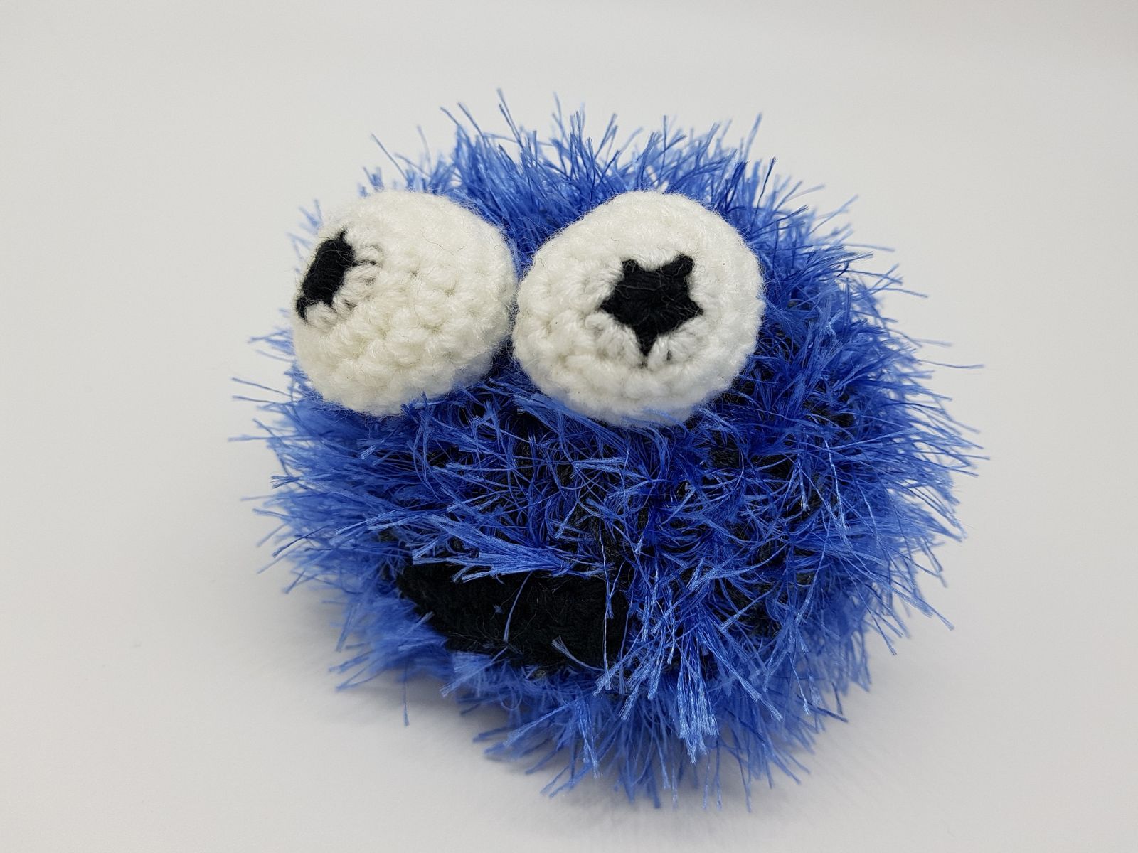 Kostenlose Häkelanleitung für das kleine Wuschelmonster