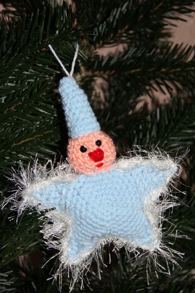 Kostenlose Häkelanleitung - Kleine Schneeflocke - Deko Weihnachtsanhänger