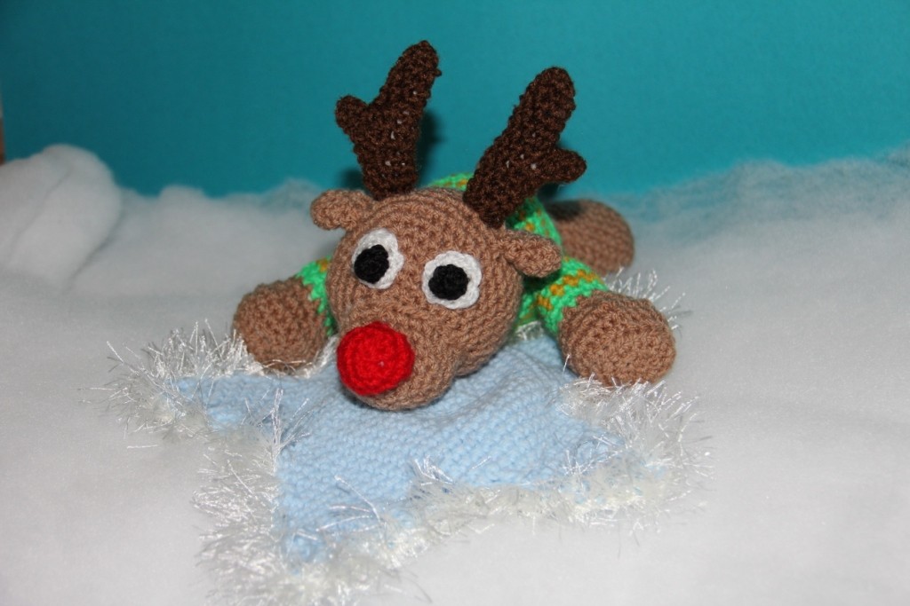 Kostenlose Häkelanleitung - Kleines Rentier und sein Kuschelkissen