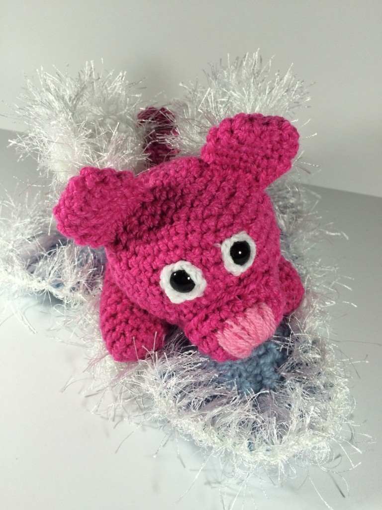 Kostenlose Häkelanleitung - Kleines Schutz-Bärchen auf der Wolke