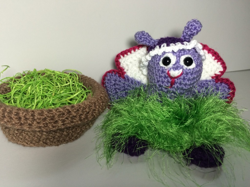 Kostenlose Häkelanleitung - Schmetterling im Topf