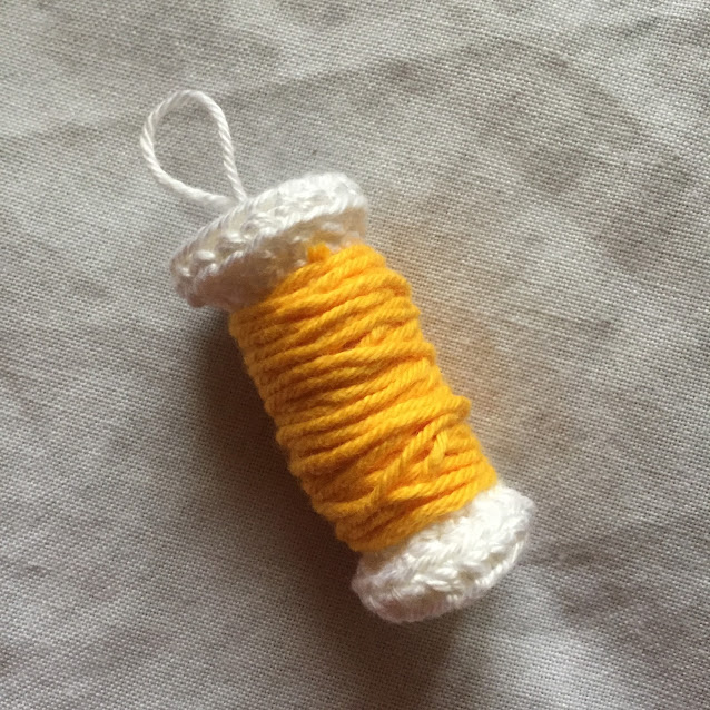 kostenlose Häkelanleitung „Taschenbaumler Garnrollen“