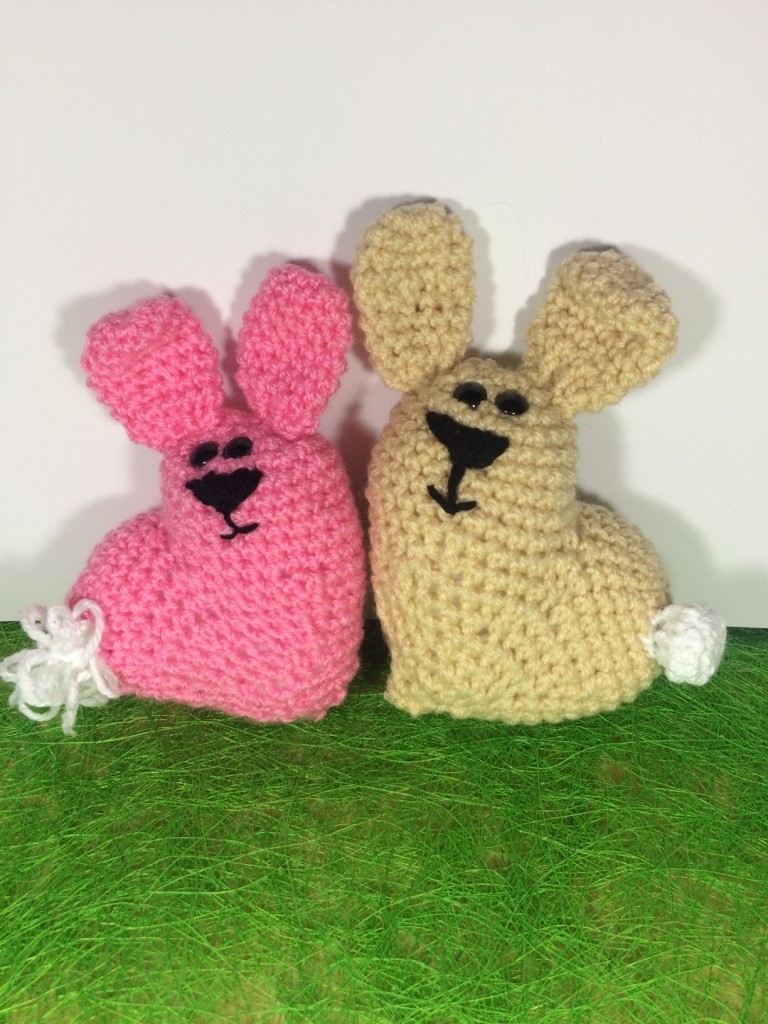 Kostenlose Häkelanleitung - Zwei kleine Hasenherzen