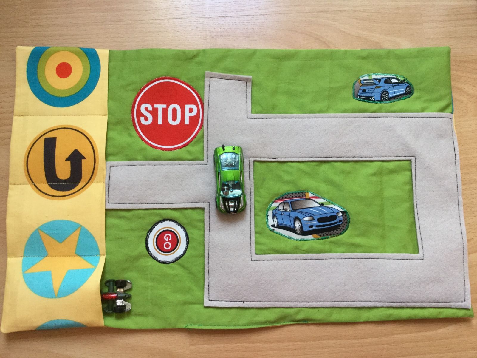 kostenlose Nähanleitung Spielzeuggarage für unterwegs kostenlose Nähanleitung Spielzeuggarage für unterwegs