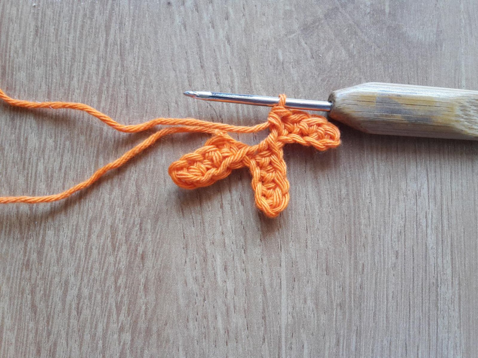 Blog-Inhaltsbild für 'Kostenlose Häkelanleitung für Küken EIerwärmer'