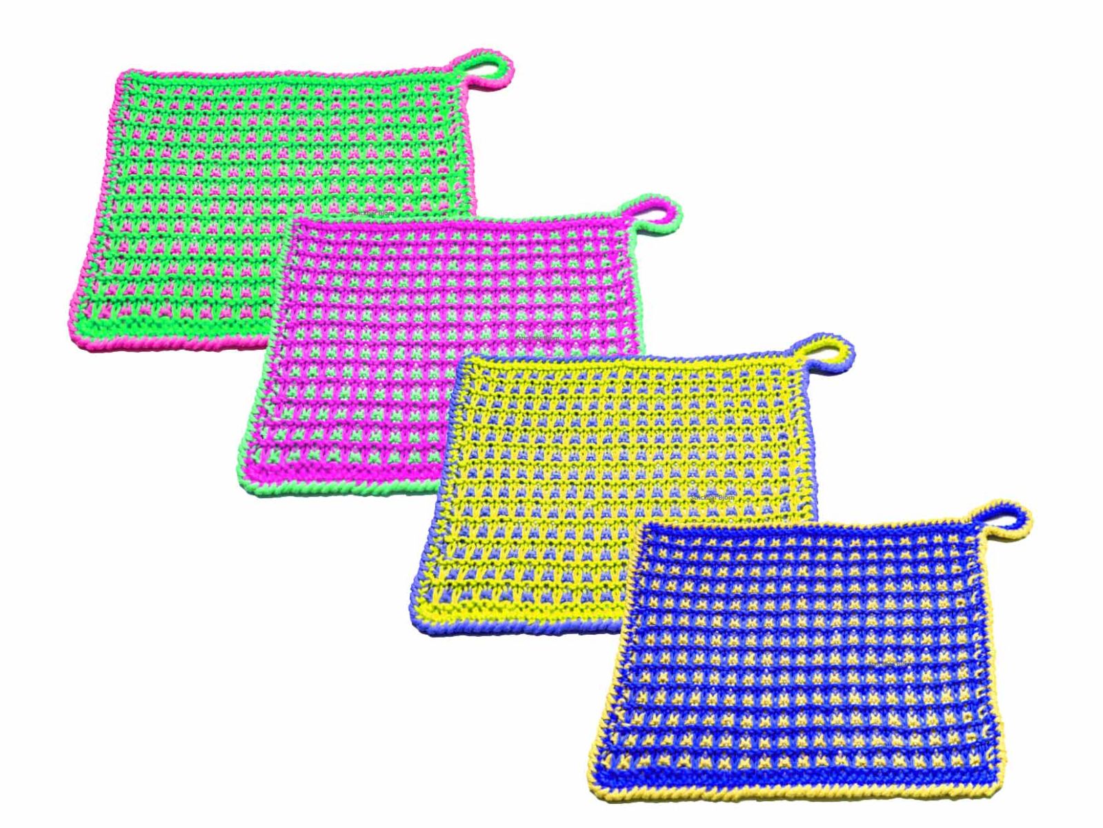 Der Topflappen not hot wurde in verschiedenen Farben gestrickt. 4 verschiedene Farbkombinationen werden gezeigt.
