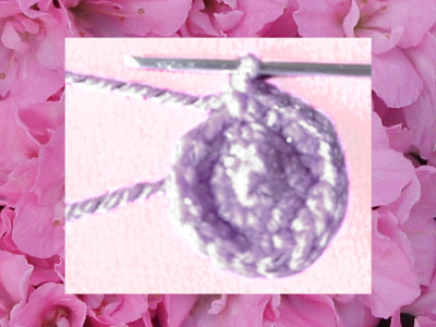 Blog-Inhaltsbild für 'Kostenlose Häkelanleitung für Osterhase und Körbchen aus Wollresten.'