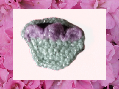 Blog-Inhaltsbild für 'Kostenlose Häkelanleitung für Osterhase und Körbchen aus Wollresten.'