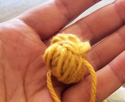 Blog content image for 'Einfache DIY-Gänseblumen – Kein Häkeln oder Stricken nötig! Ideal für Taschen & Cardigans'