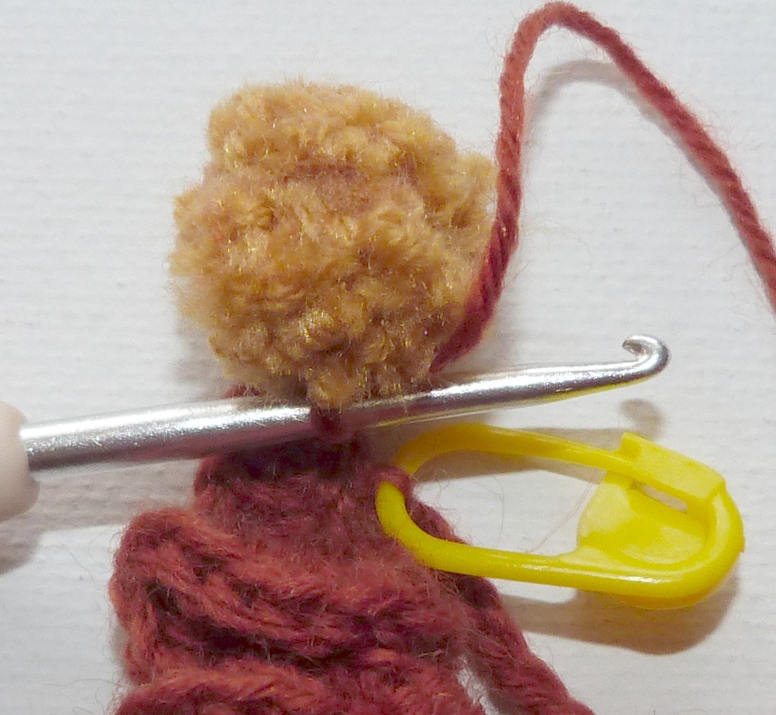 Blog-Inhaltsbild für 'Glückshäschen häkeln, kostenlose Anleitung (Fotos für Linkshänder*innen)'