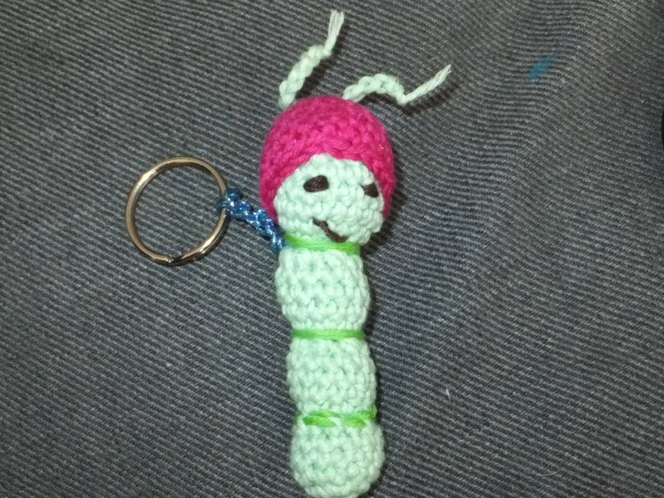 Schlüsselanhänger Raupe zum Häkeln Schlüsselanhänger Raupe zum Häkeln