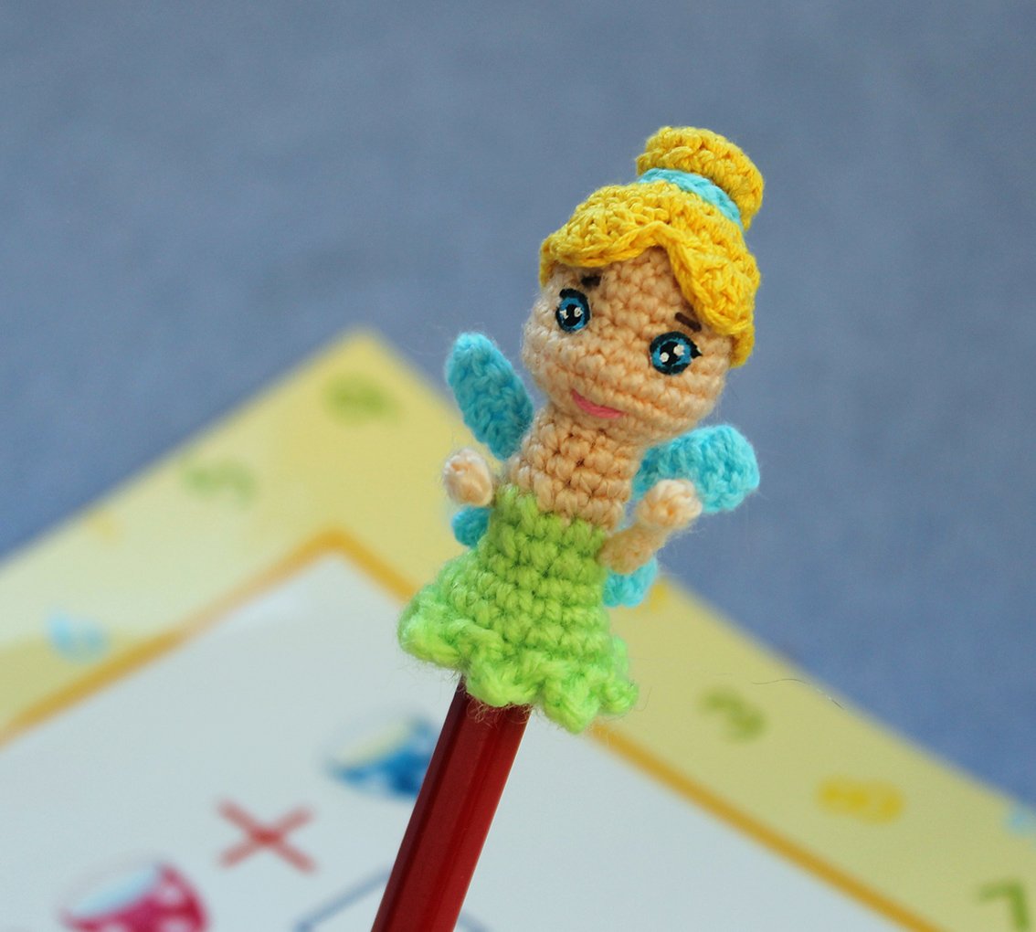 Schneewittchen Puppe. Dekor auf Bleistift.