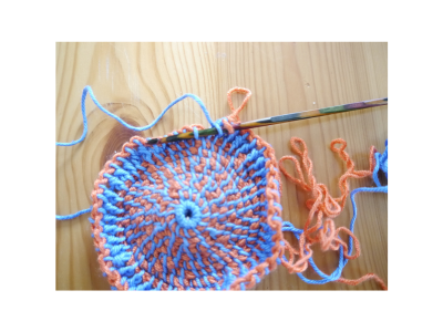 Blog-Inhaltsbild für 'Kostenlose Anleitung für tunesisch gehäkelten, runden Untersetzer'