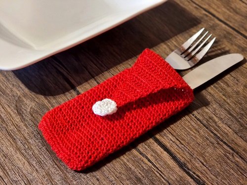 Blog-Inhaltsbild für 'Kostenlose Häkelanleitung Weihnachts-Bestecktasche'