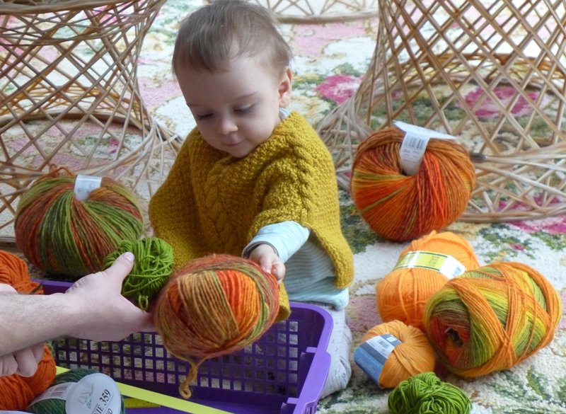Blog-Inhaltsbild für 'Basteln mit Kindern: Spielbälle aus Filzwollresten fertigen'