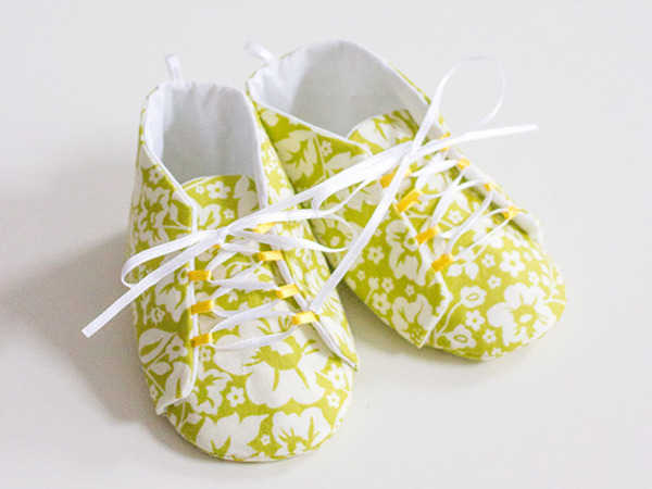 Neues Schnittmuster fertig: Kinderschuhe mit Schnürsenkeln in Größe 20 bis 30