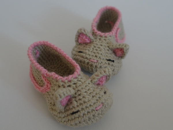 Häkelanleitung Babyschuhe „Schlafende Katzen“