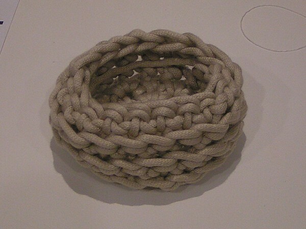 Häkelanleitung für ein Körbchen aus Bändchengarn - kostenlos