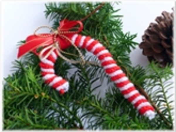 Süße Zuckerstange als Weihnachtsdeko - Kostenlose Häkelanleitung