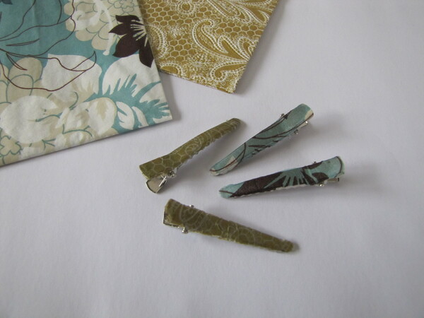 Wie man Haarklammern mit Serviettentechnik ganz schnell selbst gestalten kann.