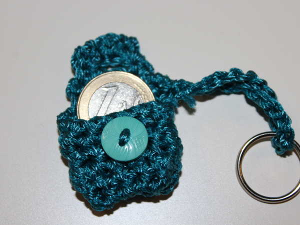 Gratis Häkelanleitung für eine Mini Clutch als Schlüsselanhänger