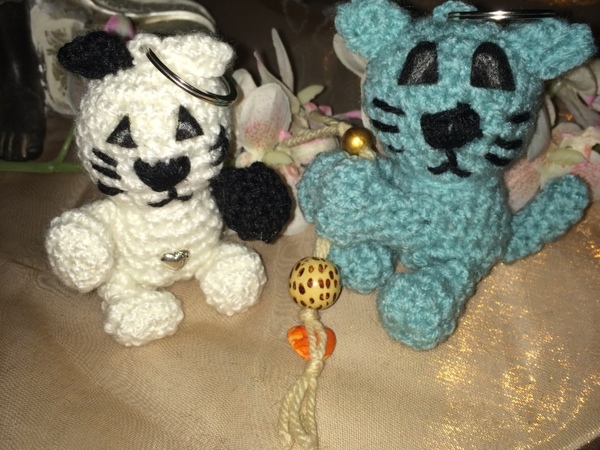 Kostenlose Häkelanleitung - Kleines Kätzchen Schlüsselanhänger Taschenbaumler