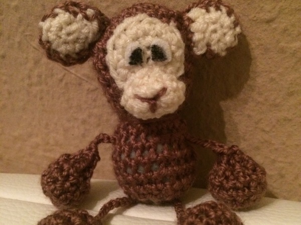 Kostenlose Häkelanleitung - Kleiner Affe - Schlüsselanhänger -Taschenbaumler