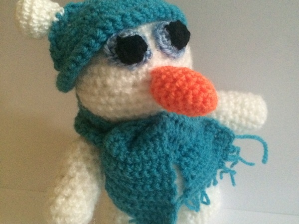 Kostenlose Häkelanleitung - Kleiner Schneemann