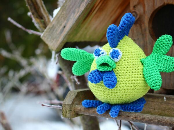 Bunter Hahn. Kostenlose Häkelanleitung