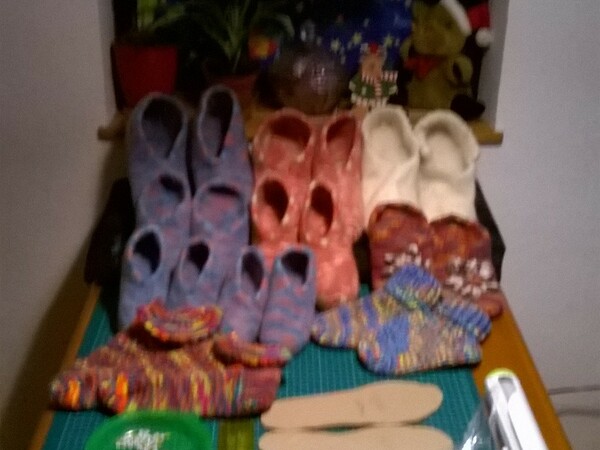 Filzpantinen und Socken