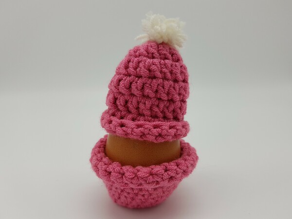 Winterlicher Eierbecher mit Mütze Häkelanleitung