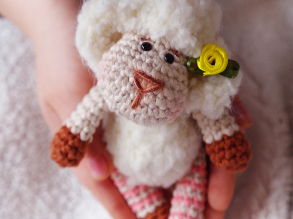 Free crochet pattern Easter sheep