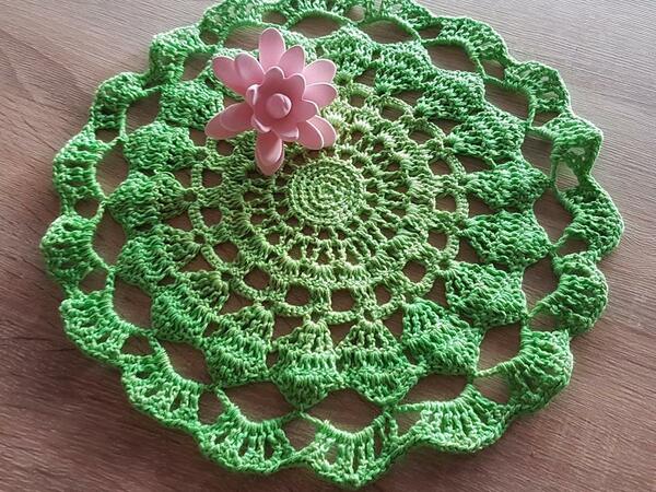 Ein owltastisches Deckchen, perfekt für die Woll-Resteverwertung