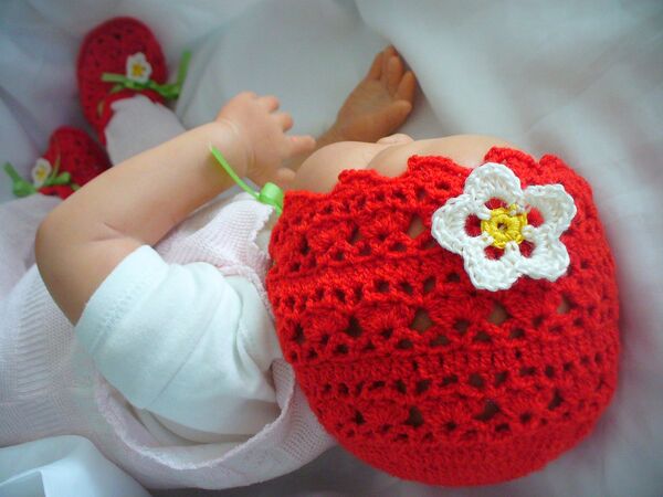 Kostenlose Häkelanleitung für Erdbeer Babymütze