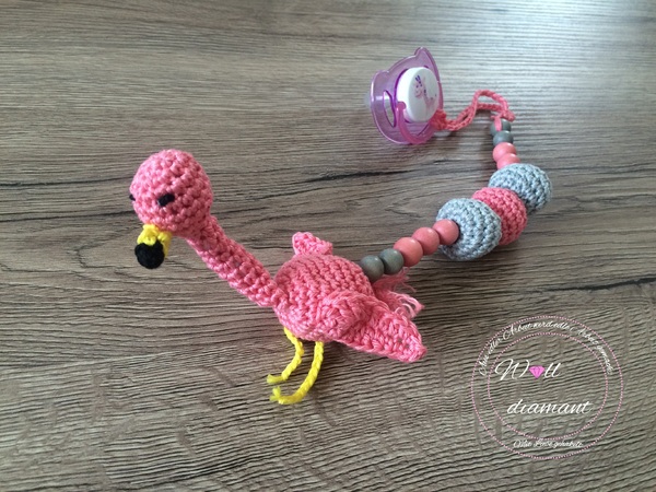 Schnullerkette Flamingo Esra, kostenlose Häkelanleitung