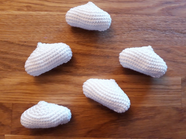 Wolken für Mobilés oder Kinderwagenketten, kostenlose Häkelanleitung